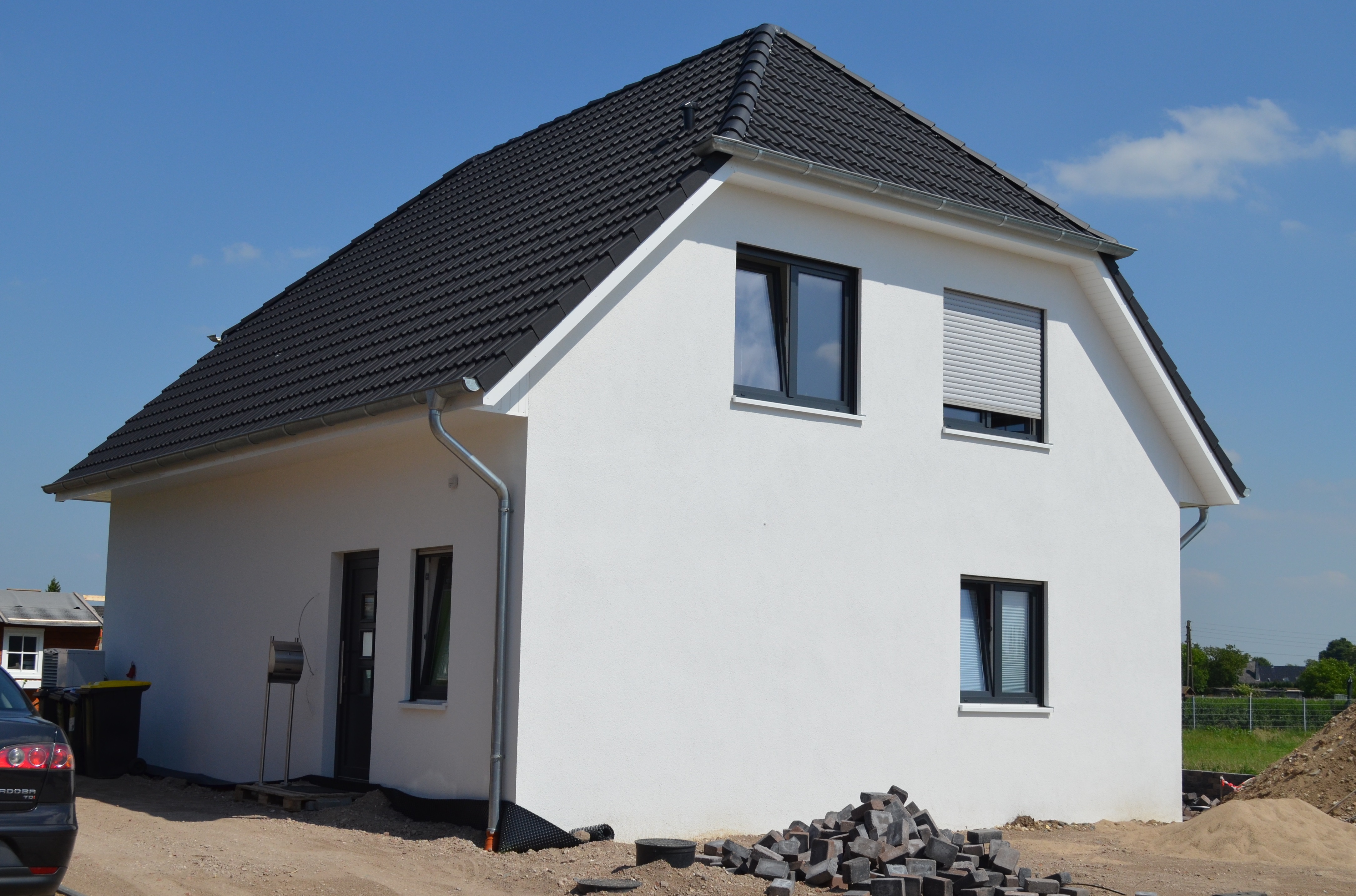 Liegemann und Ravens Haus mit Krüppelwalmdach gebaut mit zuverlässigem Bauunternehmen aus Kreis Kleve