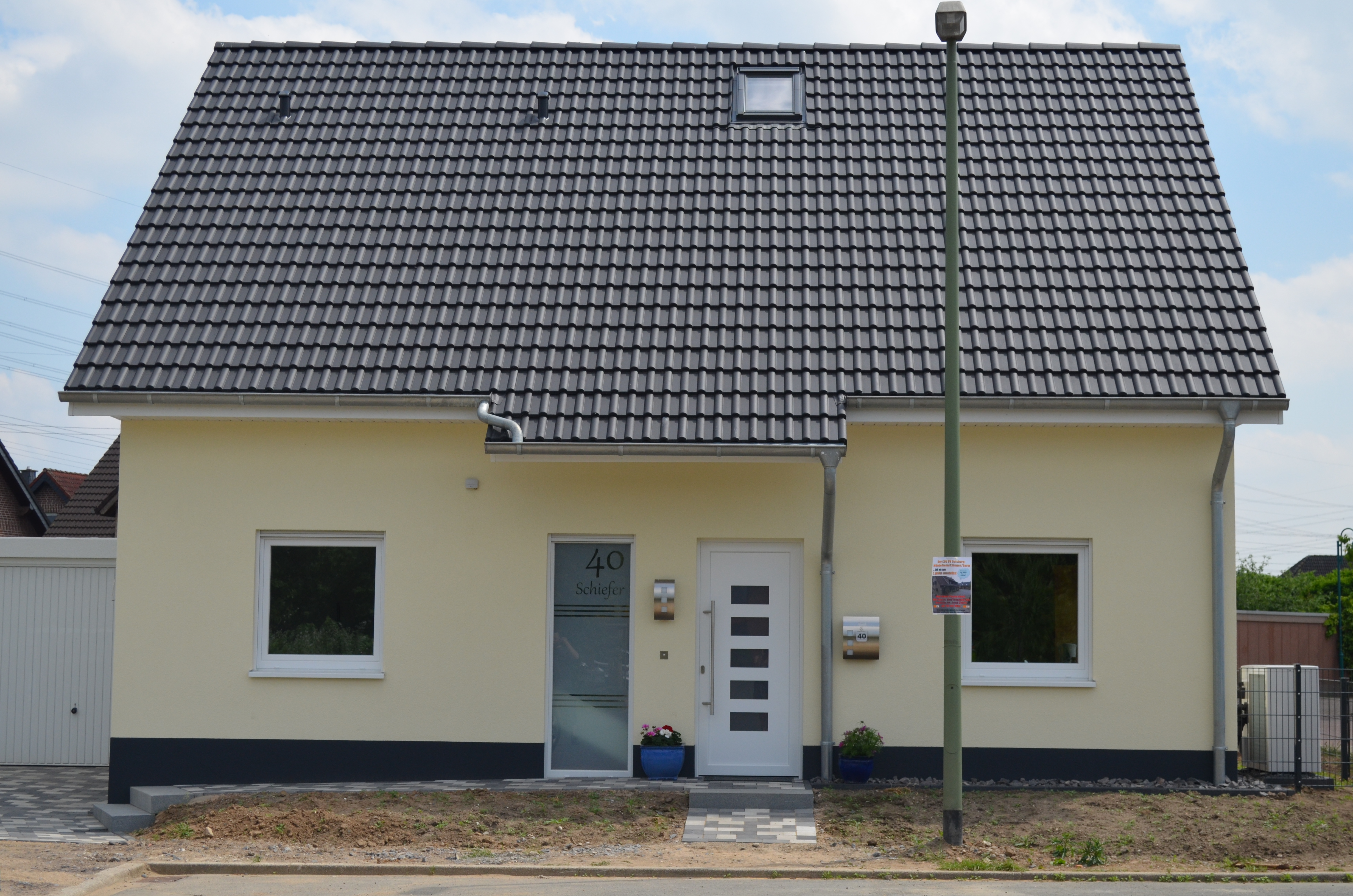 Schiefer Neubau Haus bauen Referenz energieeffizient modern